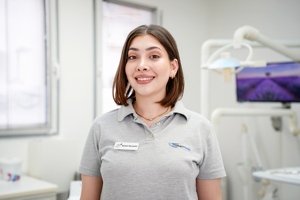 Zahnarzt Ebersbach – Dr. Eggenweiler – Team – Frau Karazehir Zahnarzt Ebersbach - Dr. Eggenweiler - Team - Frau Karazehir